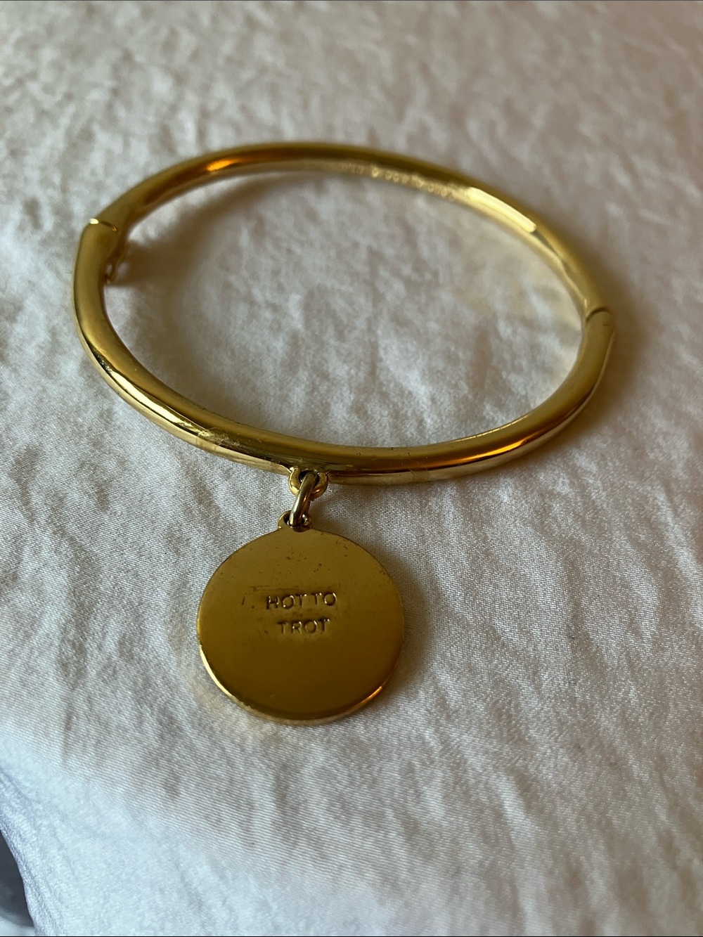 Kate Spade: Gold Tone “hot to trot” Bangle Bracelet- Coral Pink pendant- Hinge - Picture 4 of 9